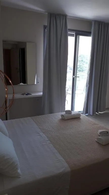 Triple Room with Garden View, Parga